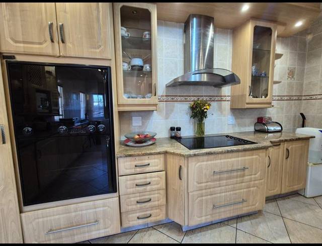 3 BEDROOM HOUSE FOR SALE IN BRACKENHURST